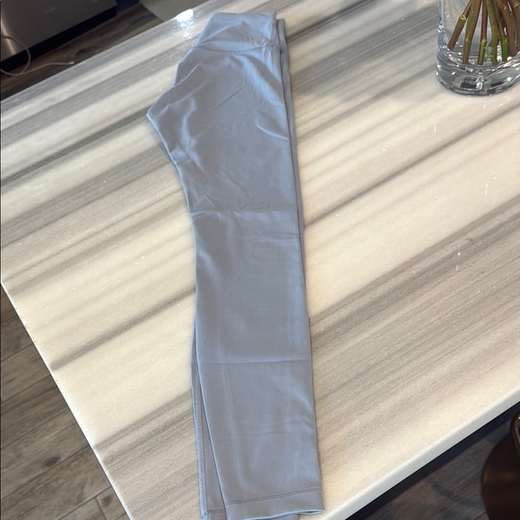 Lululemon Athletica Wunder Train in chambray color size 4. Good condition - Picture 2 of 8